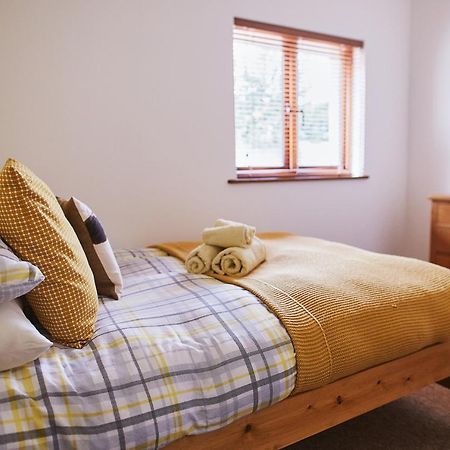 The Old Dairy - Boutique Countryside Cottage At Harrys Cottages Pen-y-Clawdd Bagian luar foto