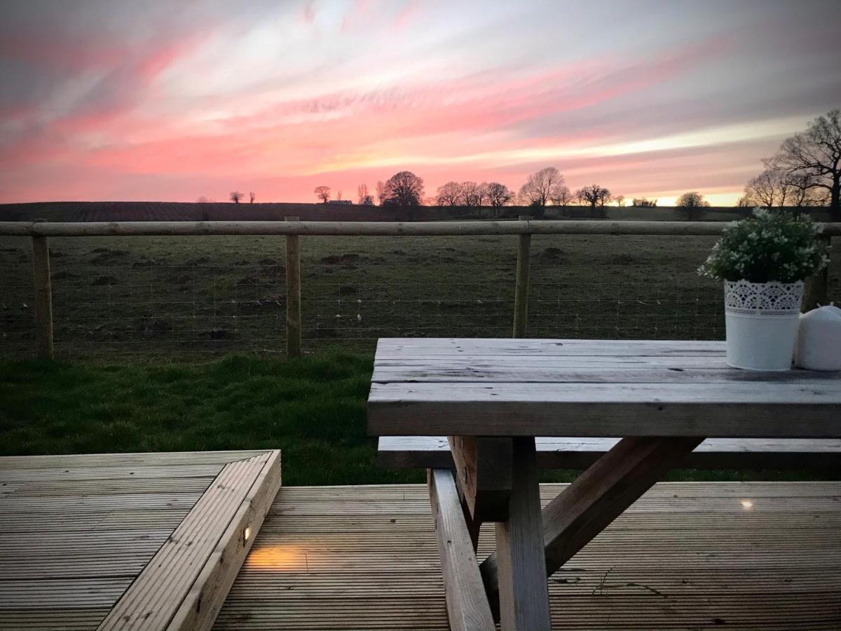The Old Dairy - Boutique Countryside Cottage At Harrys Cottages Pen-y-Clawdd Bagian luar foto