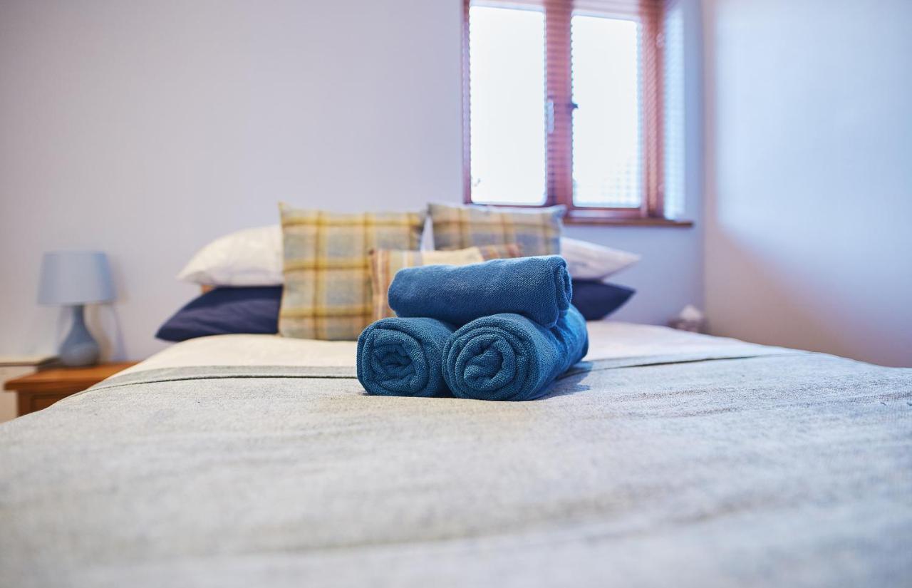 The Old Dairy - Boutique Countryside Cottage At Harrys Cottages Pen-y-Clawdd Bagian luar foto