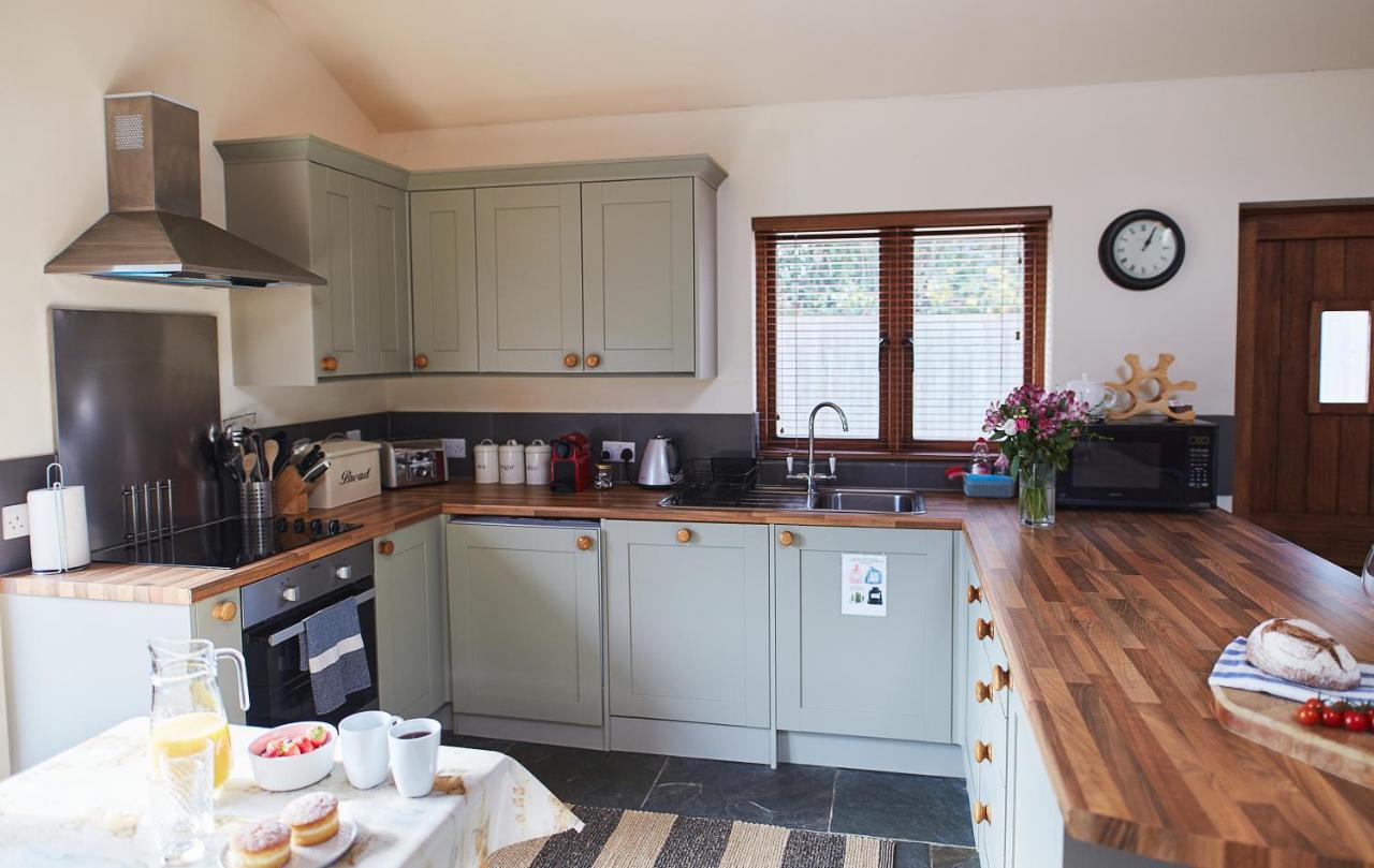 The Old Dairy - Boutique Countryside Cottage At Harrys Cottages Pen-y-Clawdd Bagian luar foto